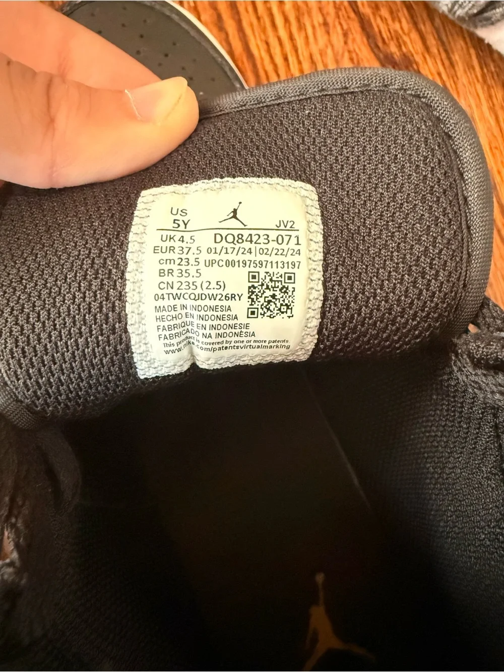 Nike Air Jordan 1 mid Sneakers in Black and Gold